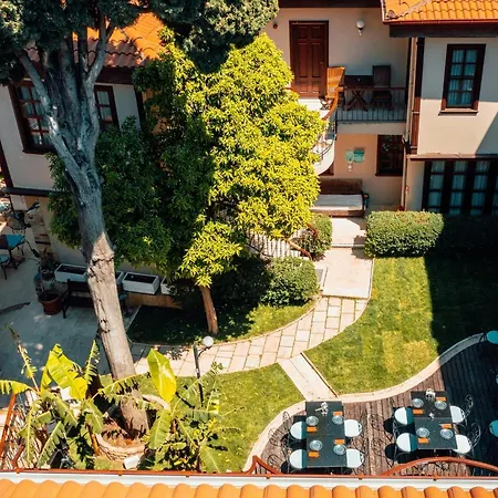 Mediterra Art Szálloda 4*
