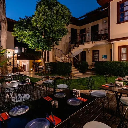 فندق Mediterra Art 4*