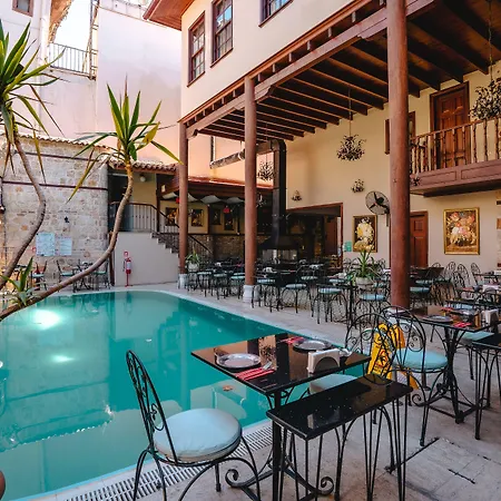 酒店 Mediterra Art 4*