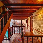 Mediterra Art 4*